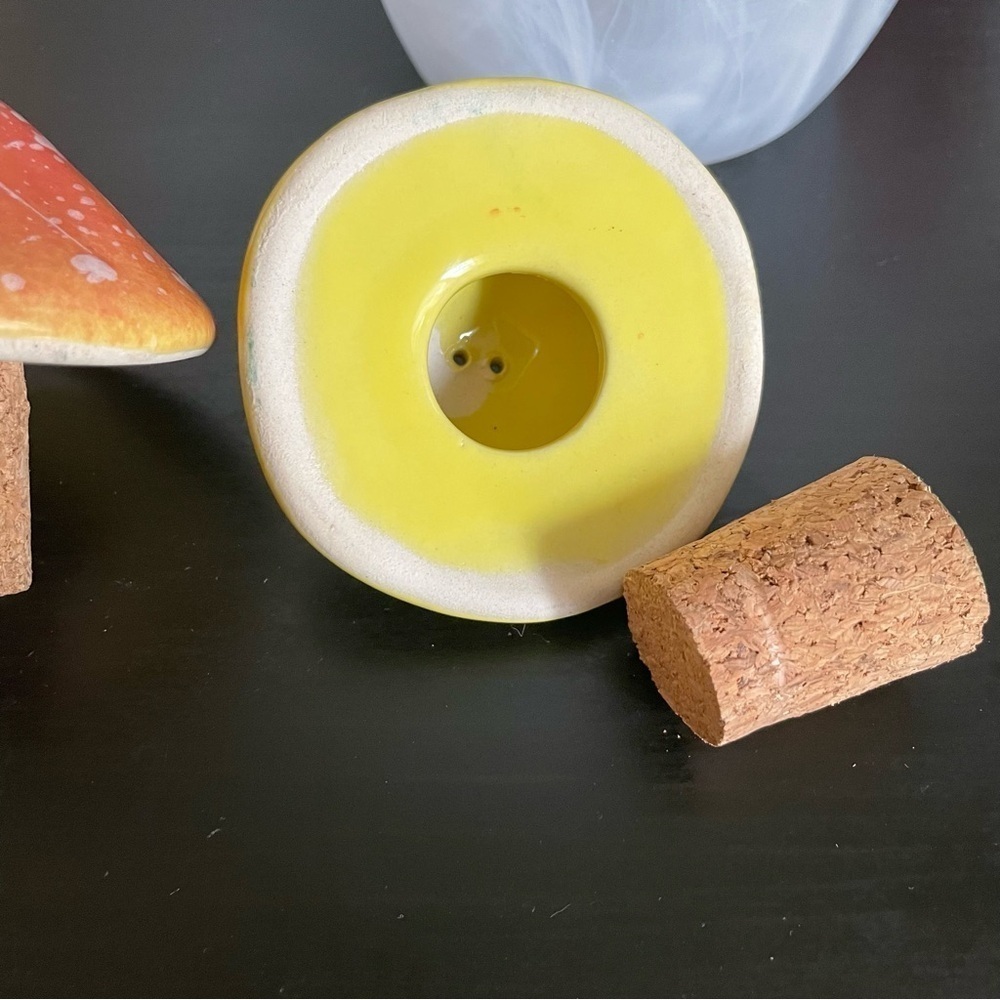 $10 SALE Mushroom Salt & Pepper Shaker Set Ceramic Vintage Retro Collectible - Picture 3 of 5